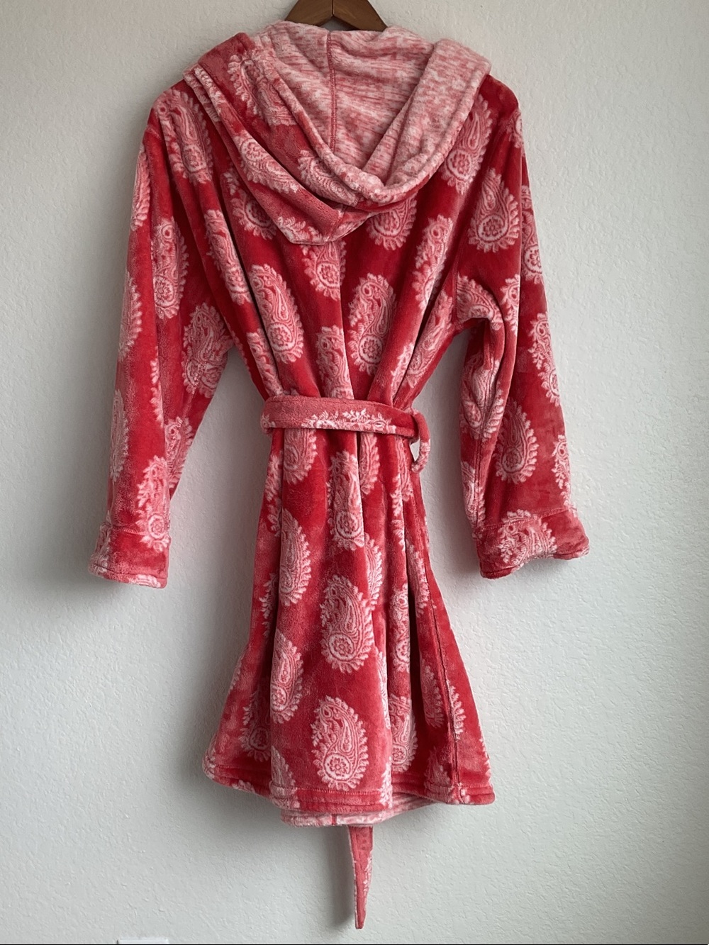 WORLD MARKET Coral and White Reversible Hooded Plush Robe | OS - Picture 2 of 7